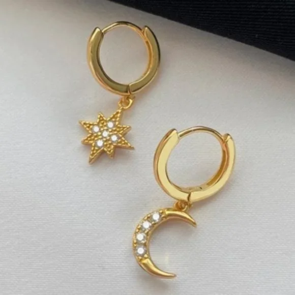 NEW 18K GOLD DIAMOND MOON STAR HOOPS - Picture 1 of 5